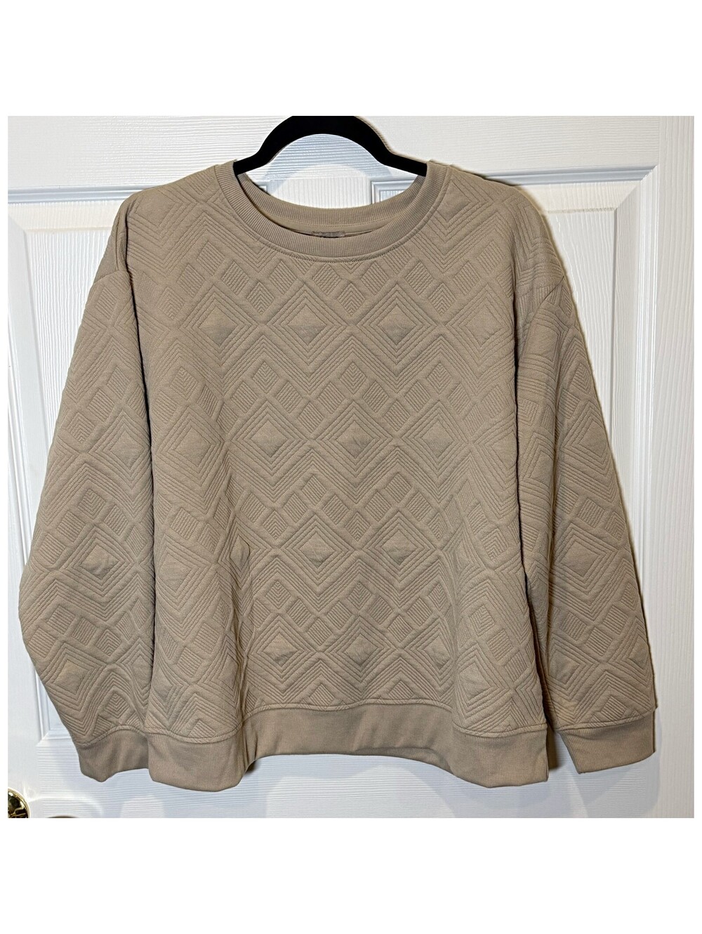 Beige quilted sweatshirt